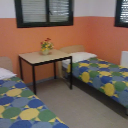 Ostello Due Torri San Sisto فندق 3*