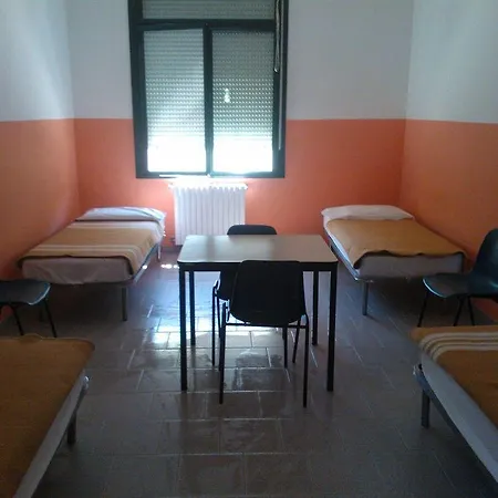 Ostello Due Torri San Sisto فندق 3*