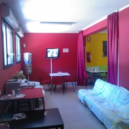 Ostello Due Torri San Sisto 3* بولونيا