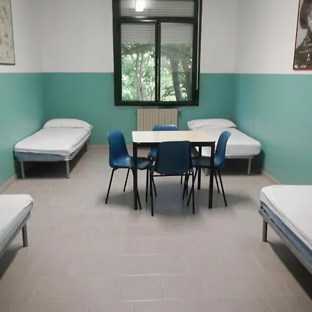 فندق Ostello Due Torri San Sisto 3*