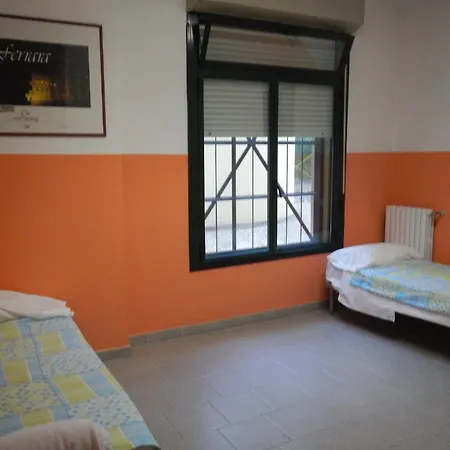 فندق Ostello Due Torri San Sisto 3*