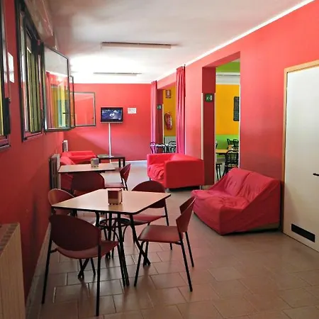 Ostello Due Torri San Sisto فندق بولونيا